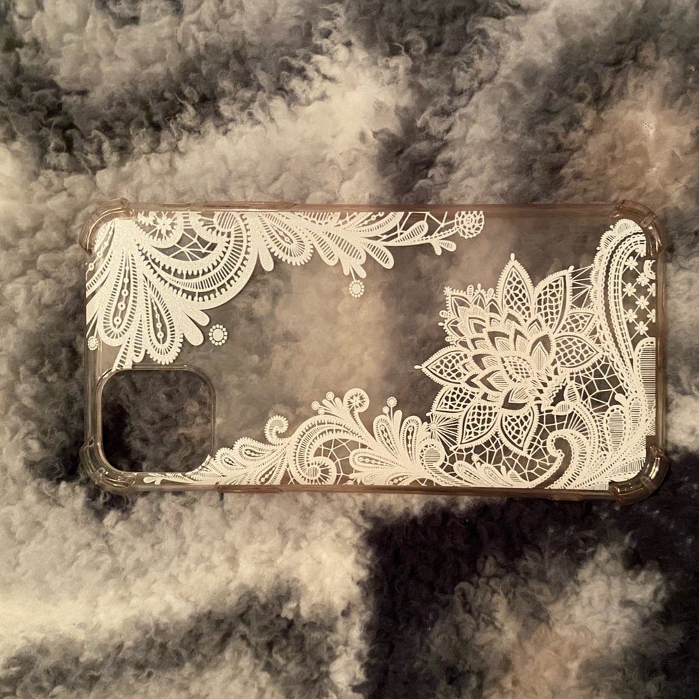 Clear W/ White detail iPhone 11 Pro max case